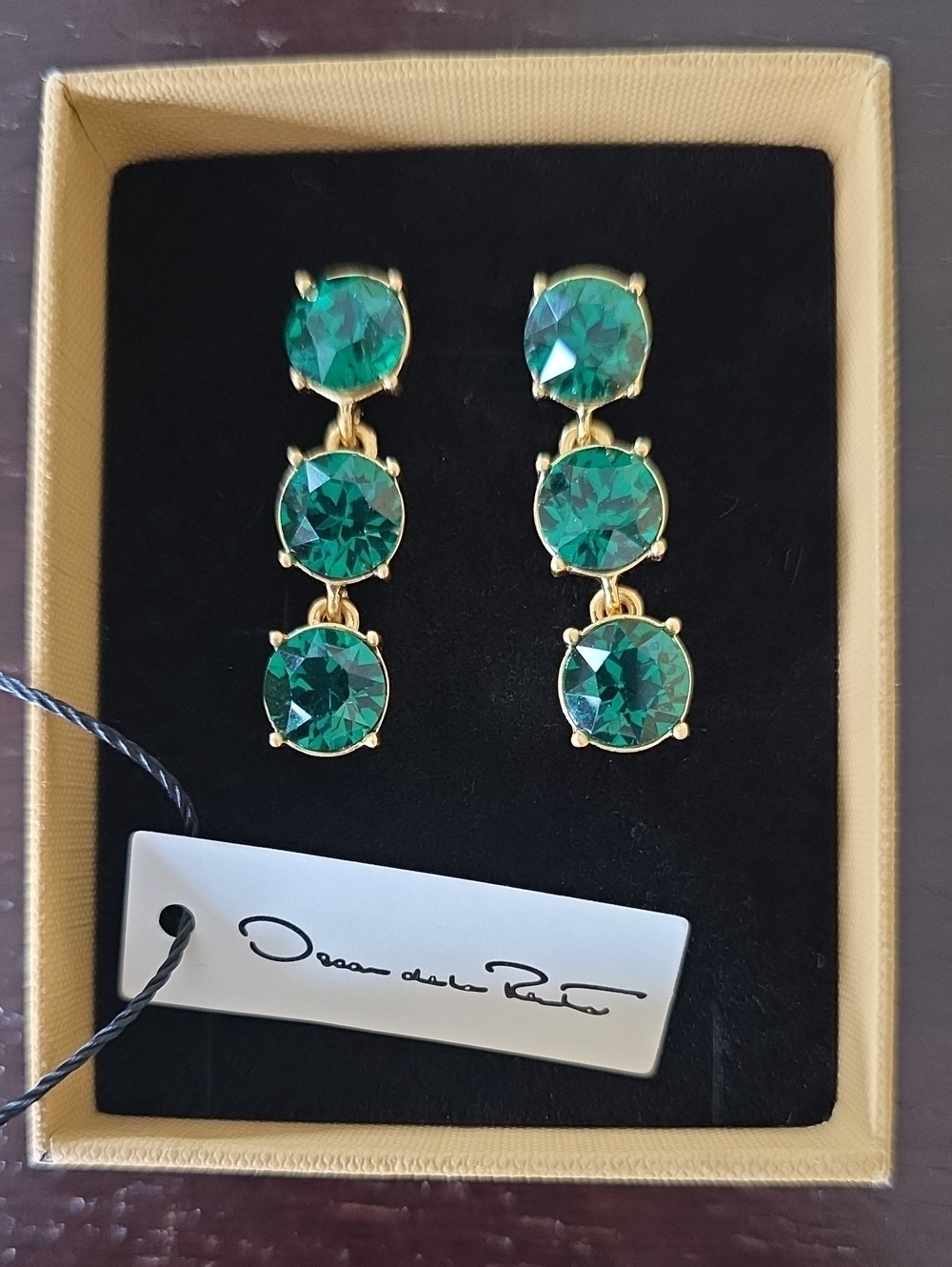 NEW Oscar de la Renta Emerald Green  Three-Stone Drop Earrings Stunning